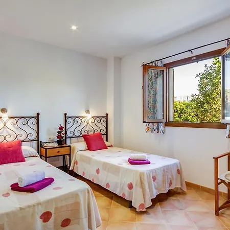 Ibiza 4 Bedroom Villa, Cala'n Blanes * Cala'N Blanes (Menorca)