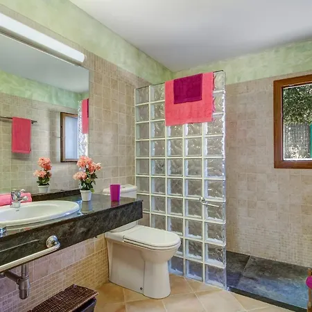 Ibiza 4 Bedroom Villa, Cala'n Blanes Villa *