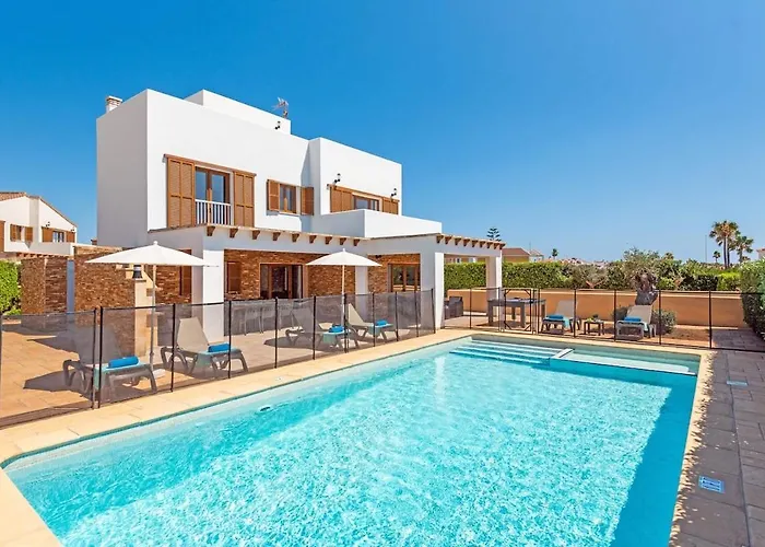 Ibiza 4 Bedroom Villa, Cala'n Blanes קאלה אן בלאנס